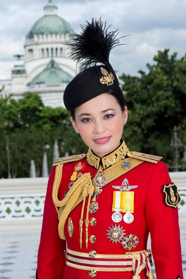 สมเด็จพระนางเจ้าฯ พระบรมราชินี สมเด็จพระนางเจ้าฯ พระบรมราชินี