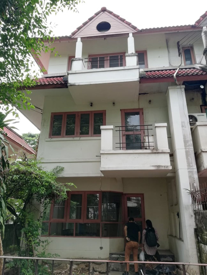 รีโนเวททาวน์เฮ้าส์เก่า 3 ชั้น รีโนเวททาวน์เฮ้าส์เก่า 3 ชั้น