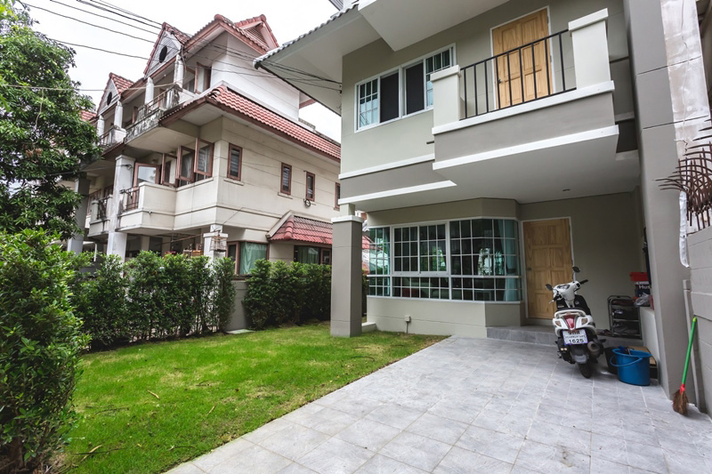 รีโนเวททาวน์เฮ้าส์เก่า 3 ชั้น รีโนเวททาวน์เฮ้าส์เก่า 3 ชั้น