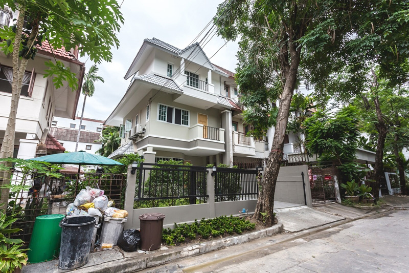 รีโนเวททาวน์เฮ้าส์เก่า 3 ชั้น รีโนเวททาวน์เฮ้าส์เก่า 3 ชั้น