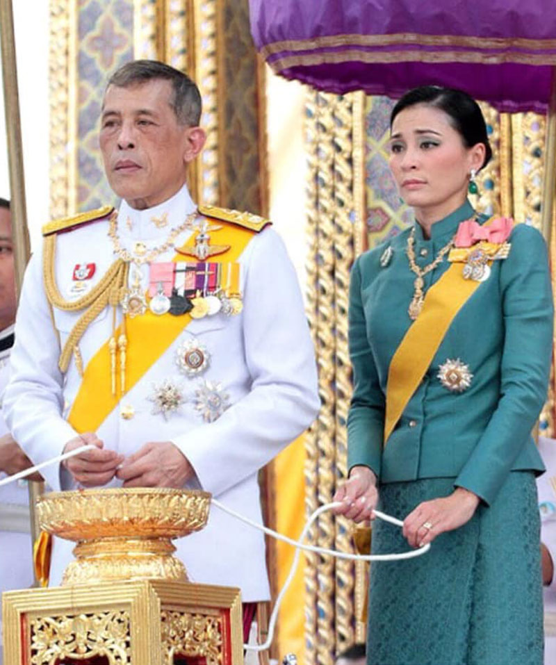 ในหลวง-พระราชินี ในหลวง-พระราชินี