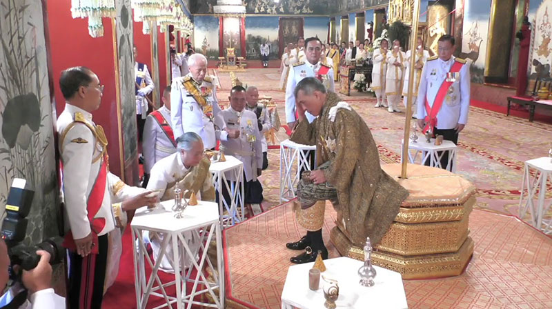 สมเด็จพระเจ้าอยู่หัว สมเด็จพระเจ้าอยู่หัว