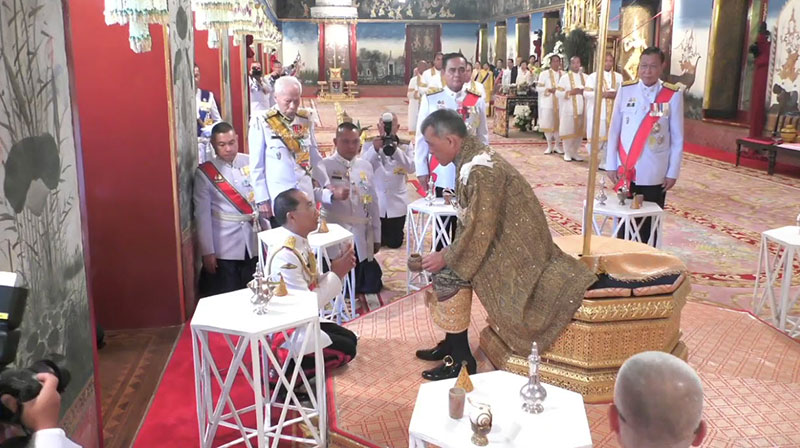 สมเด็จพระเจ้าอยู่หัว สมเด็จพระเจ้าอยู่หัว