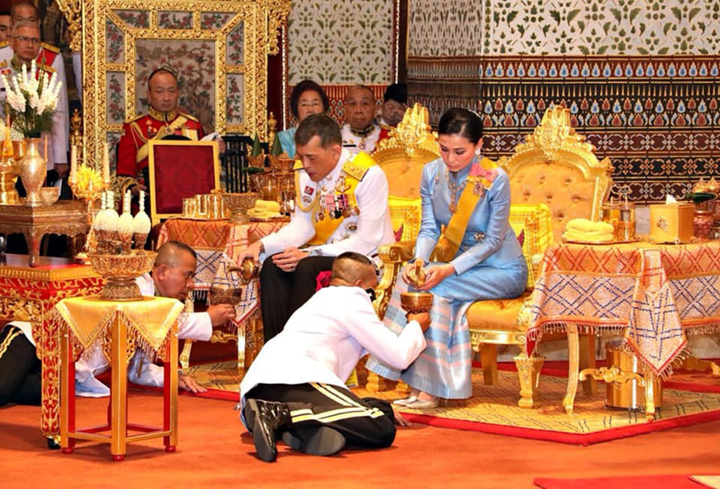 ในหลวง-พระราชินี ในหลวง-พระราชินี