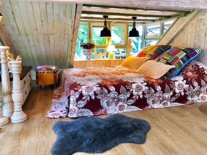 ห้องนอนใต้หลังคา ห้องนอนใต้หลังคา
