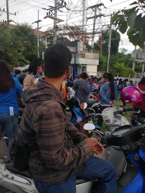 โรงงานเลิกจ้างพนักงาน โรงงานเลิกจ้างพนักงาน