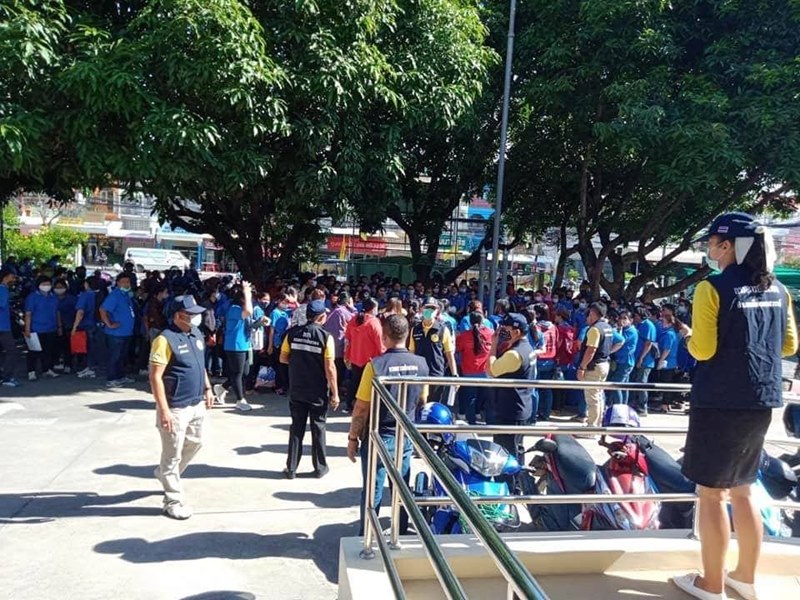 โรงงานเลิกจ้างพนักงาน โรงงานเลิกจ้างพนักงาน
