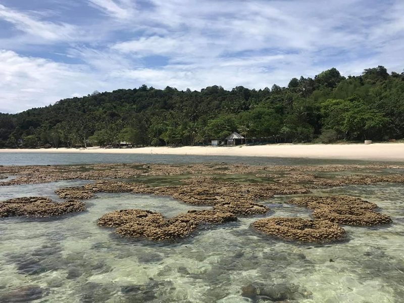 เกาะทะลุ เกาะทะลุ