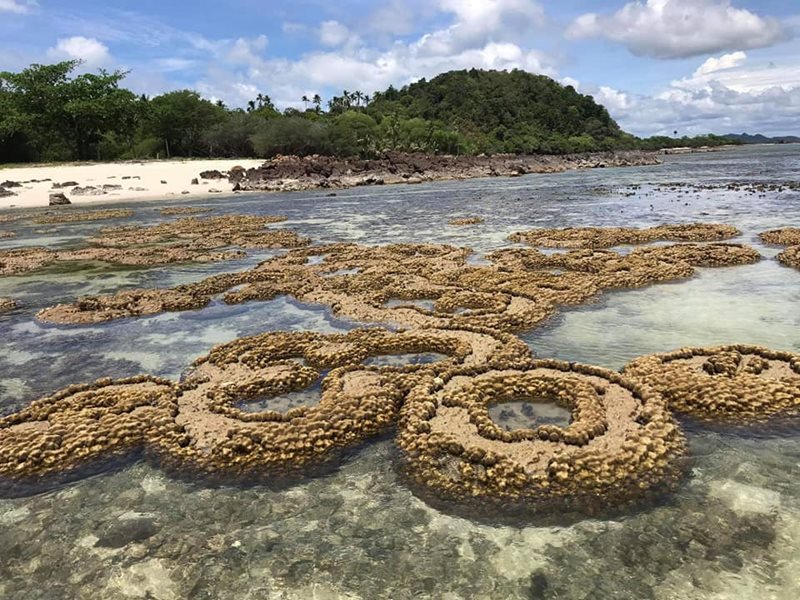 เกาะทะลุ เกาะทะลุ