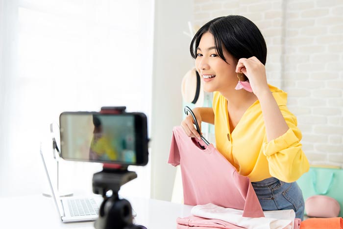 รีวิวสินค้า ทำอาชีพบล็อกเกอร์ Vlogger ยูทูบเบอร์ Influencer
