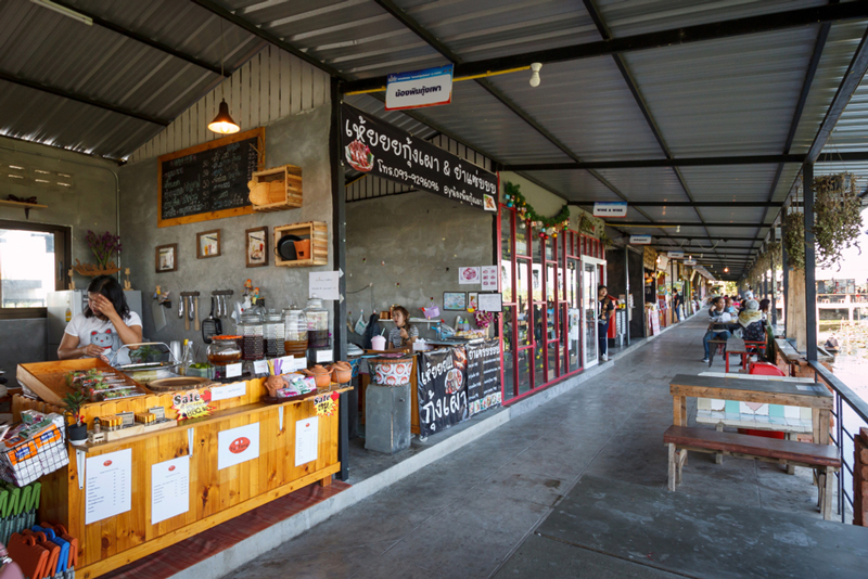 ที่เที่ยวนครปฐม ตลาดน้ำทุ่งบัวแดง