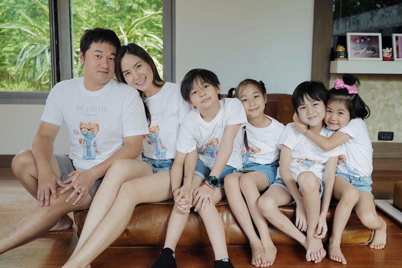 พลอย ชิดจันทร์ พลอย ชิดจันทร์