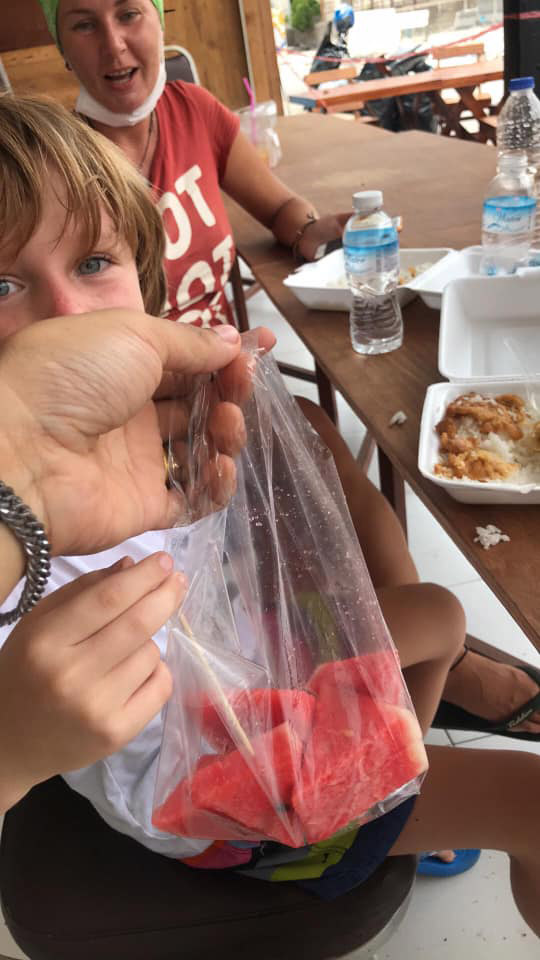 แจกข้าวชาวต่างชาติ แจกข้าวชาวต่างชาติ