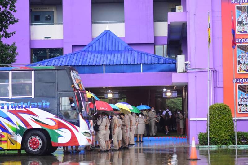 เด็กตากฝนตรวจโควิด เด็กตากฝนตรวจโควิด