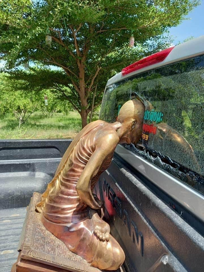 ภาพข่าว หลวงพ่อทะลุกระจกรถ ภาพข่าว หลวงพ่อทะลุกระจกรถ