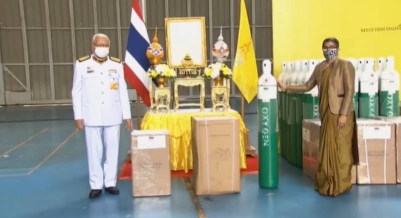 ในหลวง พระราชินี พระราชทานเครื่องมือแพทย์ช่วยโควิด อินเดีย ในหลวง พระราชินี พระราชทานเครื่องมือแพทย์ช่วยโควิด อินเดีย