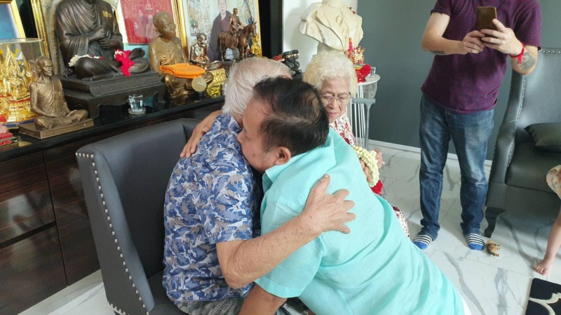 เป็ด เชิญยิ้ม สูญเสียพ่อแม่ เป็ด เชิญยิ้ม สูญเสียพ่อแม่