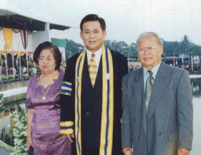 เป็ด เชิญยิ้ม สูญเสียพ่อแม่ เป็ด เชิญยิ้ม สูญเสียพ่อแม่