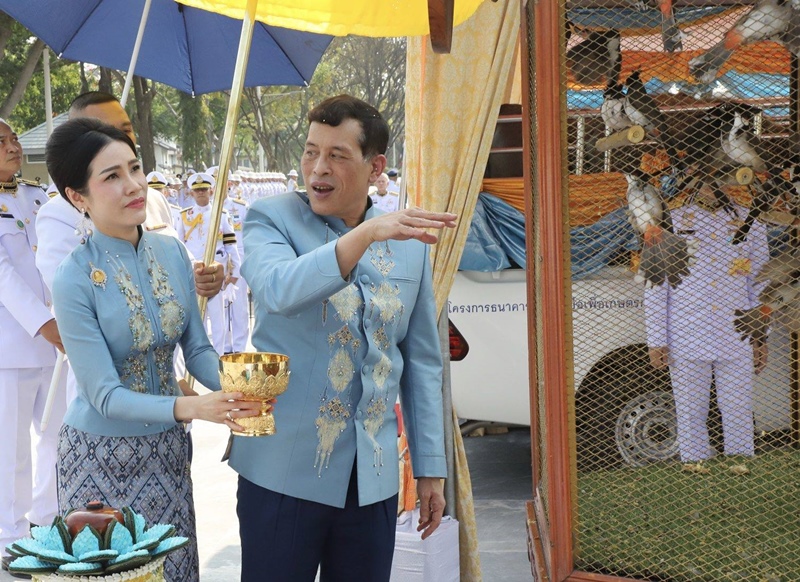 ในหลวง ร.10 กับ เจ้าคุณพระสินีนาฏ ในหลวง ร.10 กับ เจ้าคุณพระสินีนาฏ