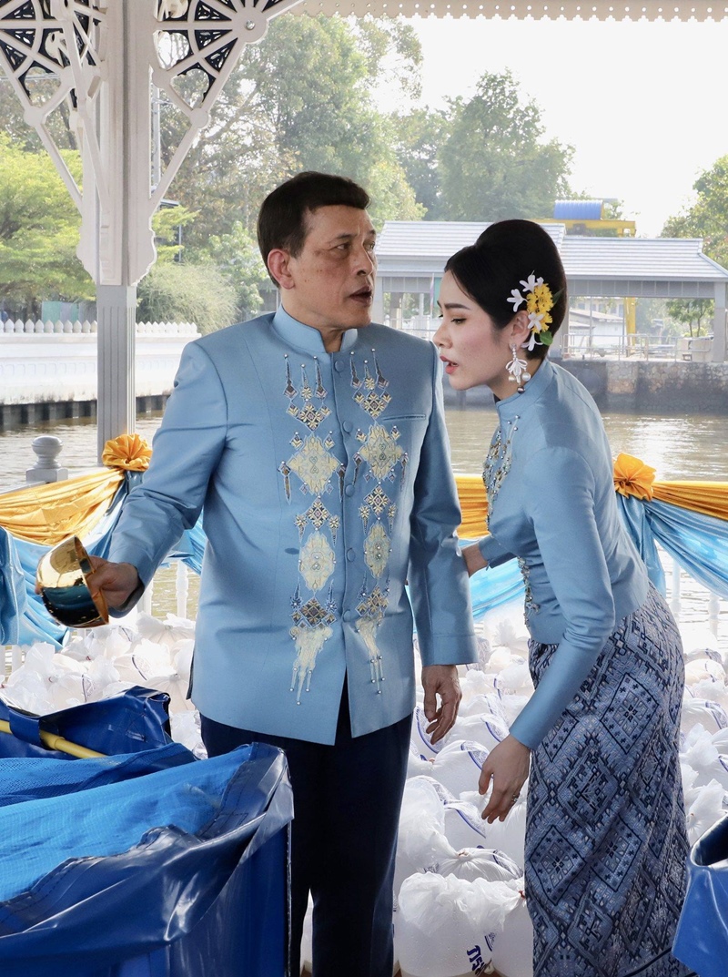 ในหลวง ร.10 กับ เจ้าคุณพระสินีนาฏ ในหลวง ร.10 กับ เจ้าคุณพระสินีนาฏ