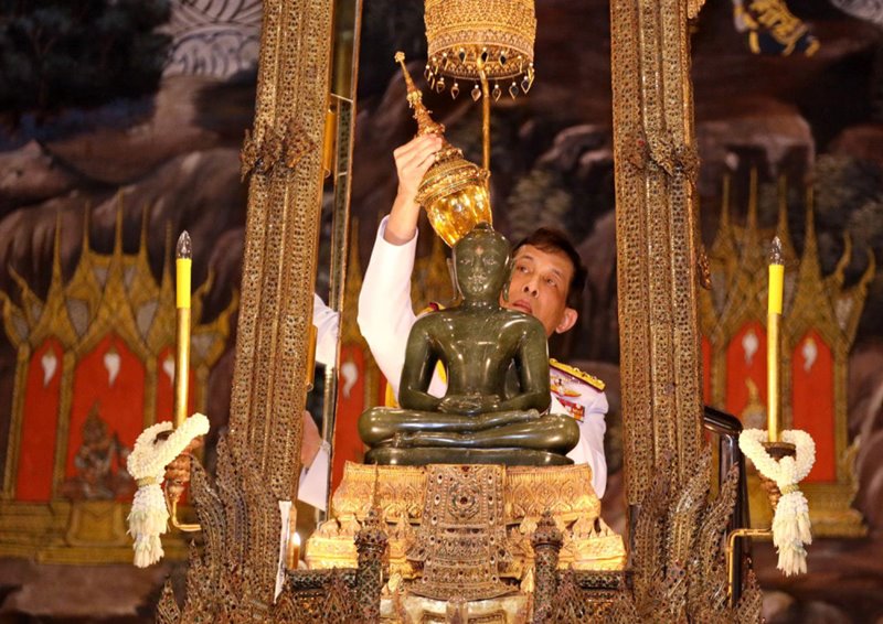 พระราชพิธีเปลี่ยนเครื่องทรงพระแก้วมรกต พระราชพิธีเปลี่ยนเครื่องทรงพระแก้วมรกต