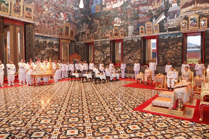พระราชพิธีเปลี่ยนเครื่องทรงพระแก้วมรกต พระราชพิธีเปลี่ยนเครื่องทรงพระแก้วมรกต
