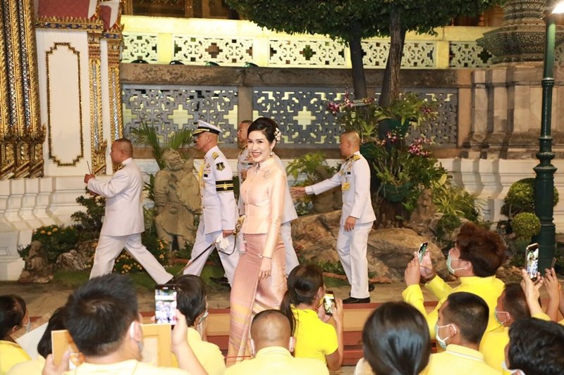 พระราชพิธีเปลี่ยนเครื่องทรงพระแก้วมรกต พระราชพิธีเปลี่ยนเครื่องทรงพระแก้วมรกต