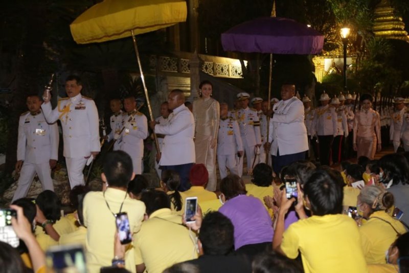 พระราชพิธีเปลี่ยนเครื่องทรงพระแก้วมรกต พระราชพิธีเปลี่ยนเครื่องทรงพระแก้วมรกต