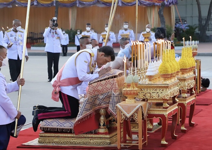 ในหลวง พระราชินี ในหลวง พระราชินี