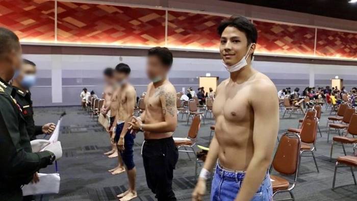 แบงค์ ธิติ แบงค์ ธิติ