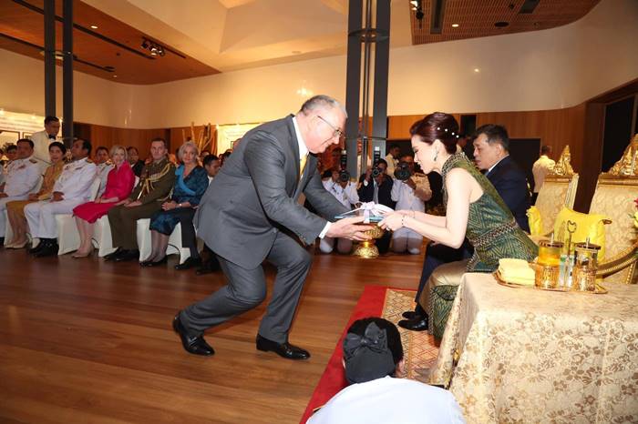 ในหลวง-พระราชินี ในหลวง-พระราชินี