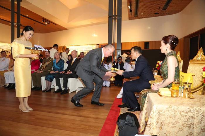 ในหลวง-พระราชินี ในหลวง-พระราชินี