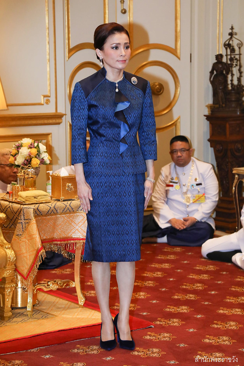 พระราชินี พระราชินี