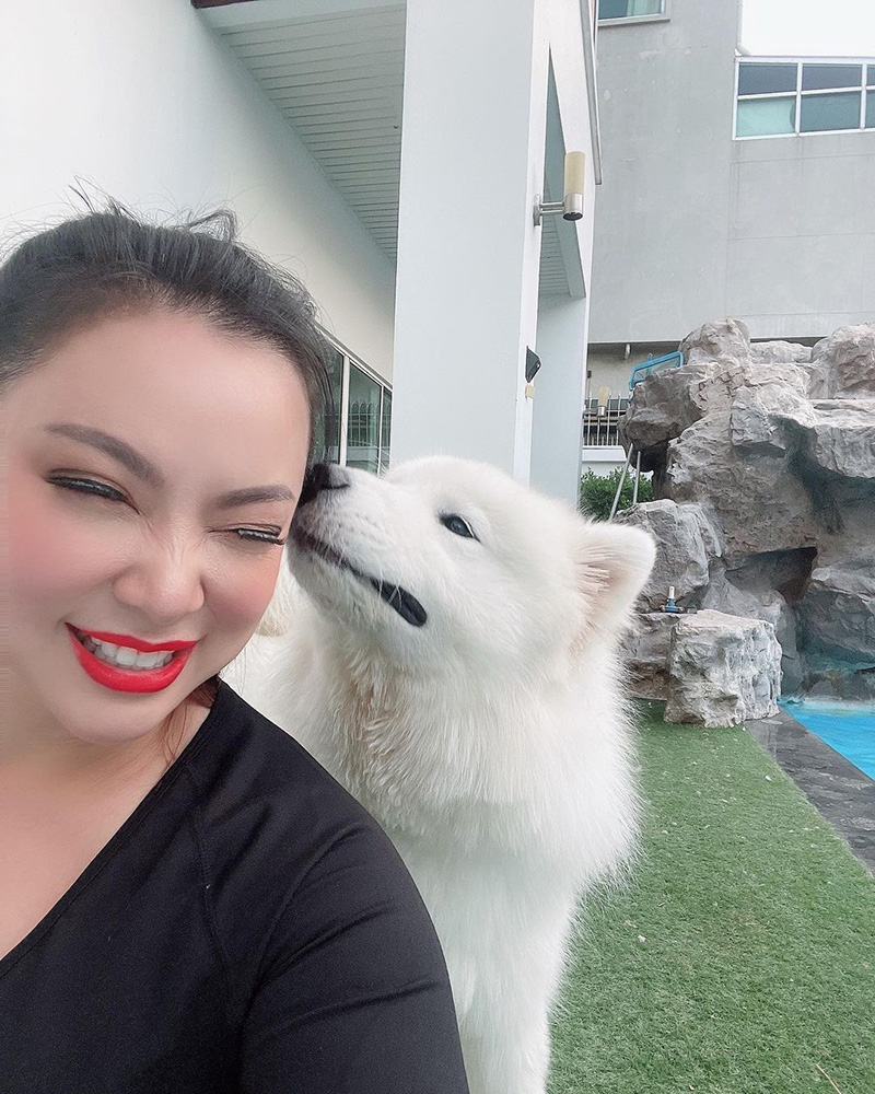 บุ๋ม ปนัดดา รีวิวสุดฮา วีรกรรมน้องหมาซามอยด์ บุ๋ม ปนัดดา รีวิวสุดฮา วีรกรรมน้องหมาซามอยด์