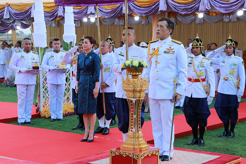 ในหลวง พระราชินี ในหลวง พระราชินี