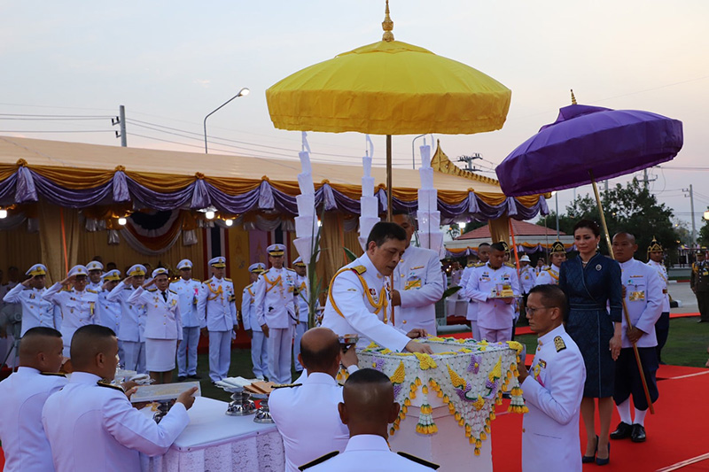 ในหลวง พระราชินี ในหลวง พระราชินี