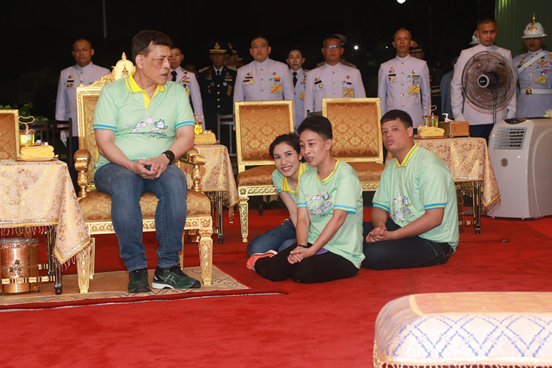 ในหลวง ทรงขุดดิน ในหลวง ทรงขุดดิน