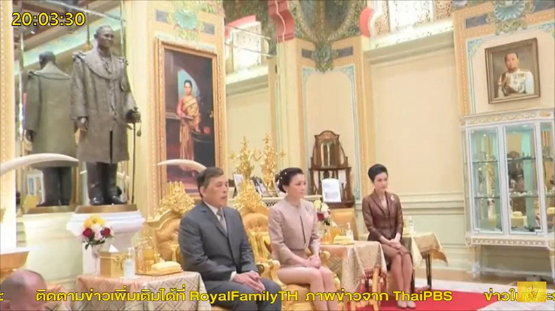 ในหลวง ร.10 พระราชินี เสด็จฯ ออก พร้อมด้วย เจ้าคุณพระ  ในหลวง ร.10 พระราชินี เสด็จฯ ออก พร้อมด้วย เจ้าคุณพระ