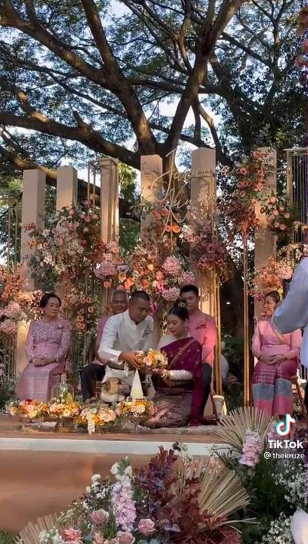 ขอผมนั่งด้วย เจ้าตูบตื่นเต้น ขอผมนั่งด้วย เจ้าตูบตื่นเต้น