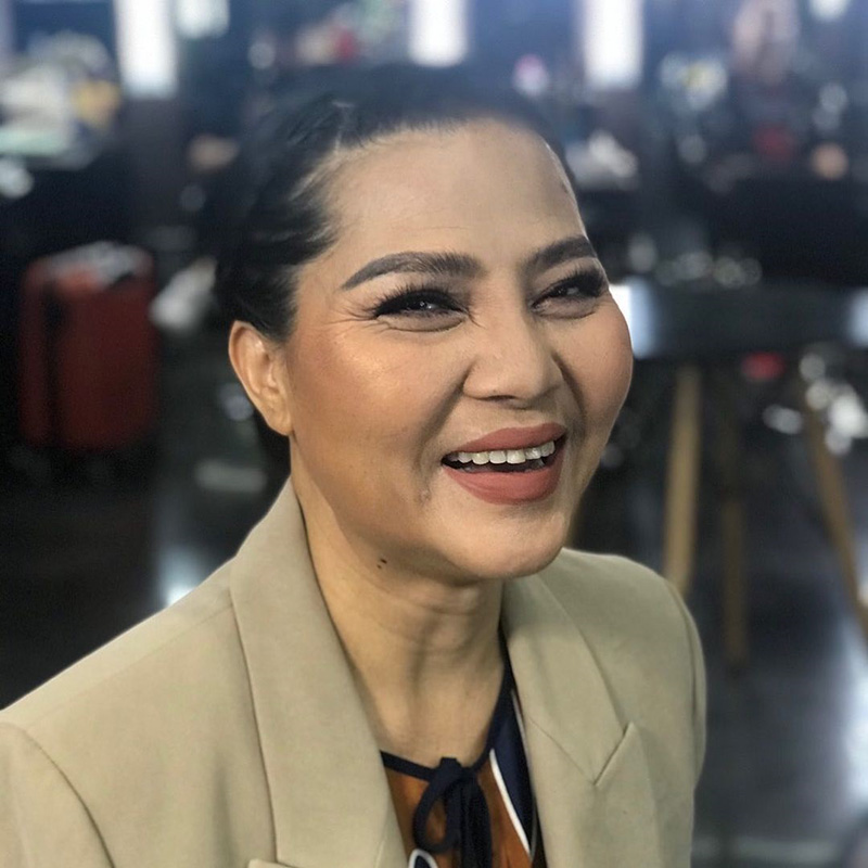 สุนารี สุนารี