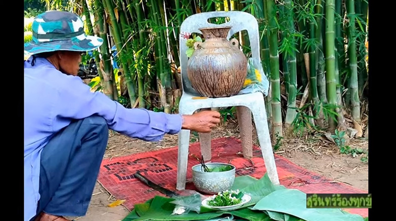 ผัวเมียขุดเจอไหโบราณ ผัวเมียขุดเจอไหโบราณ