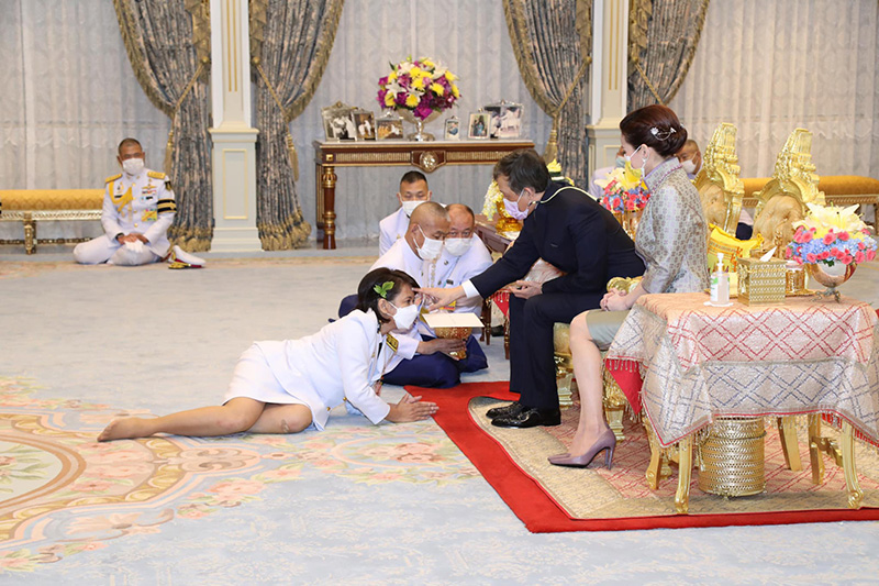 ในหลวง พระราชินี  ในหลวง พระราชินี