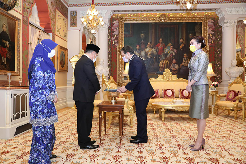 ในหลวง พระราชินี  ในหลวง พระราชินี