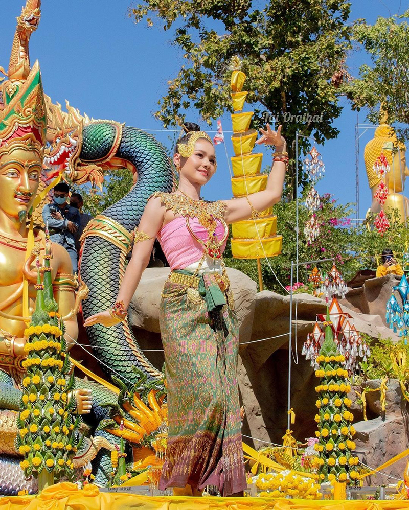 เผยเลขเด็ด ต่าย อรทัย ล้วงไหก่อนรำบวงสรวงถวายพญานาค มาชัด ๆ 3 ตัวตรง ! เผยเลขเด็ด ต่าย อรทัย ล้วงไหก่อนรำบวงสรวงถวายพญานาค มาชัด ๆ 3 ตัวตรง !