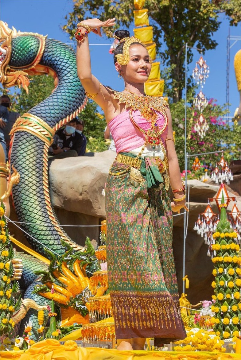 เผยเลขเด็ด ต่าย อรทัย ล้วงไหก่อนรำบวงสรวงถวายพญานาค มาชัด ๆ 3 ตัวตรง ! เผยเลขเด็ด ต่าย อรทัย ล้วงไหก่อนรำบวงสรวงถวายพญานาค มาชัด ๆ 3 ตัวตรง !