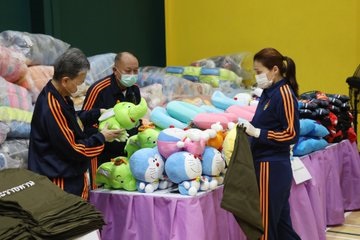 ในหลวง - พระราชินี พระราชทานถุงพระราชทานกำลังใจ รพ.แม่ข่าย รพ.สนาม 49 แห่ง ในหลวง - พระราชินี พระราชทานถุงพระราชทานกำลังใจ รพ.แม่ข่าย รพ.สนาม 49 แห่ง