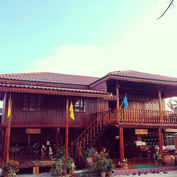 บ้านทรงไทยประยุกต์ ใต้ถุนสูง บ้านทรงไทยประยุกต์ ใต้ถุนสูง