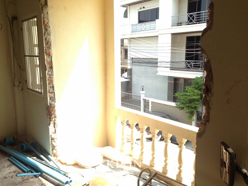 รีโนเวททาวน์เฮ้าส์ 2 ชั้น รีโนเวททาวน์เฮ้าส์ 2 ชั้น
