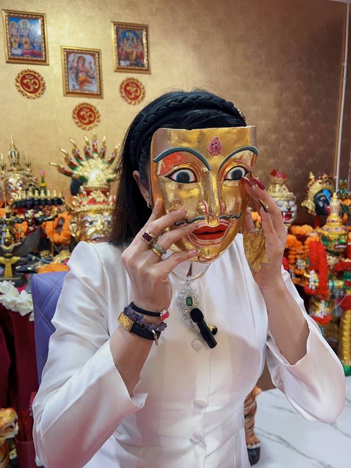 มาดามเพชรพันปี เผยเลขเด็ดงวดนี้ มาดามเพชรพันปี เผยเลขเด็ดงวดนี้