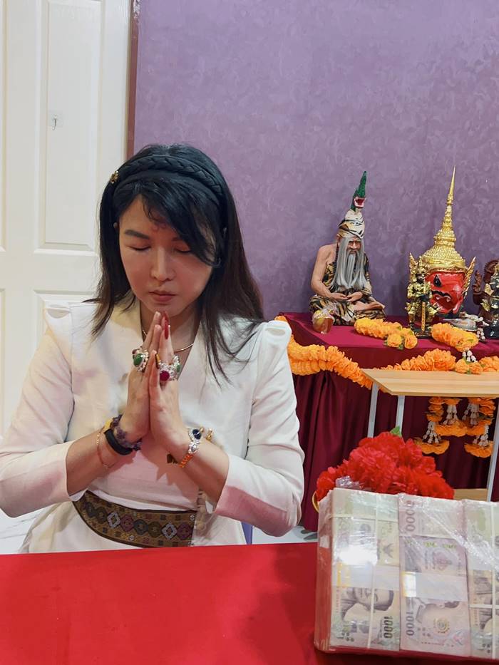 มาดามเพชรพันปี เผยเลขเด็ดงวดนี้ มาดามเพชรพันปี เผยเลขเด็ดงวดนี้